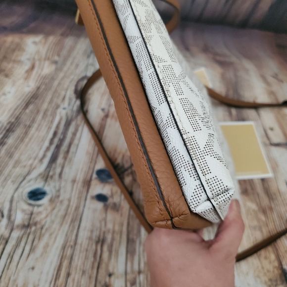 Michael Kors Jet Set Travel DBL Gusset Crossbody - Picture 7 of 14